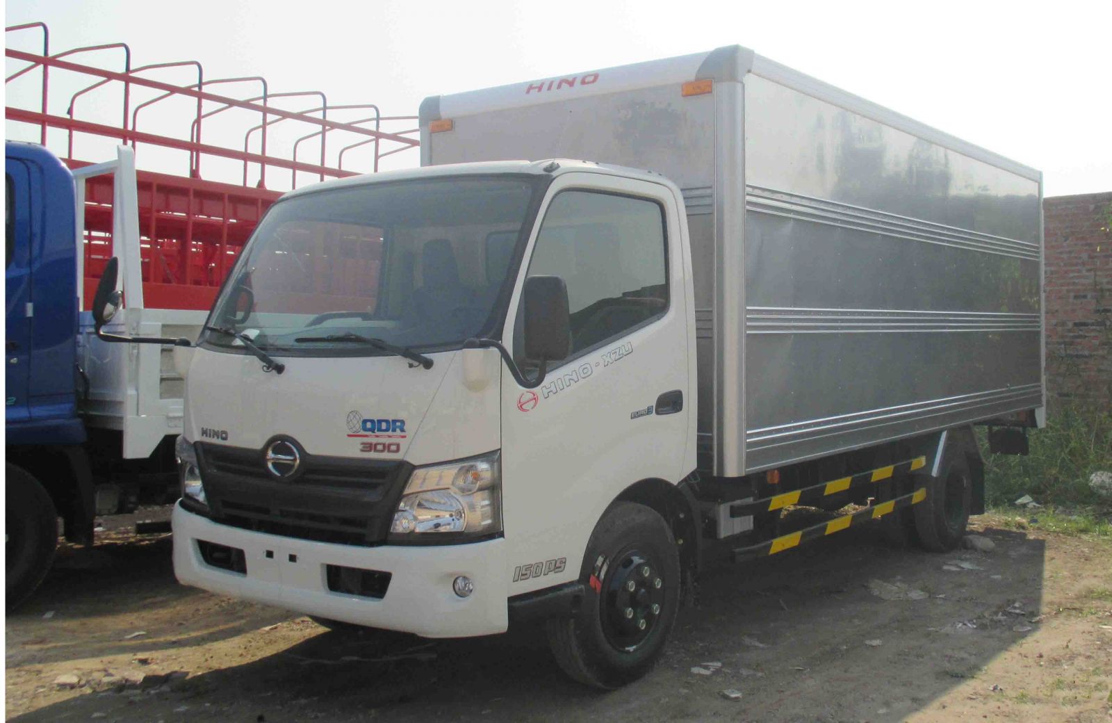 xe-hino-5-tan-thung-kin