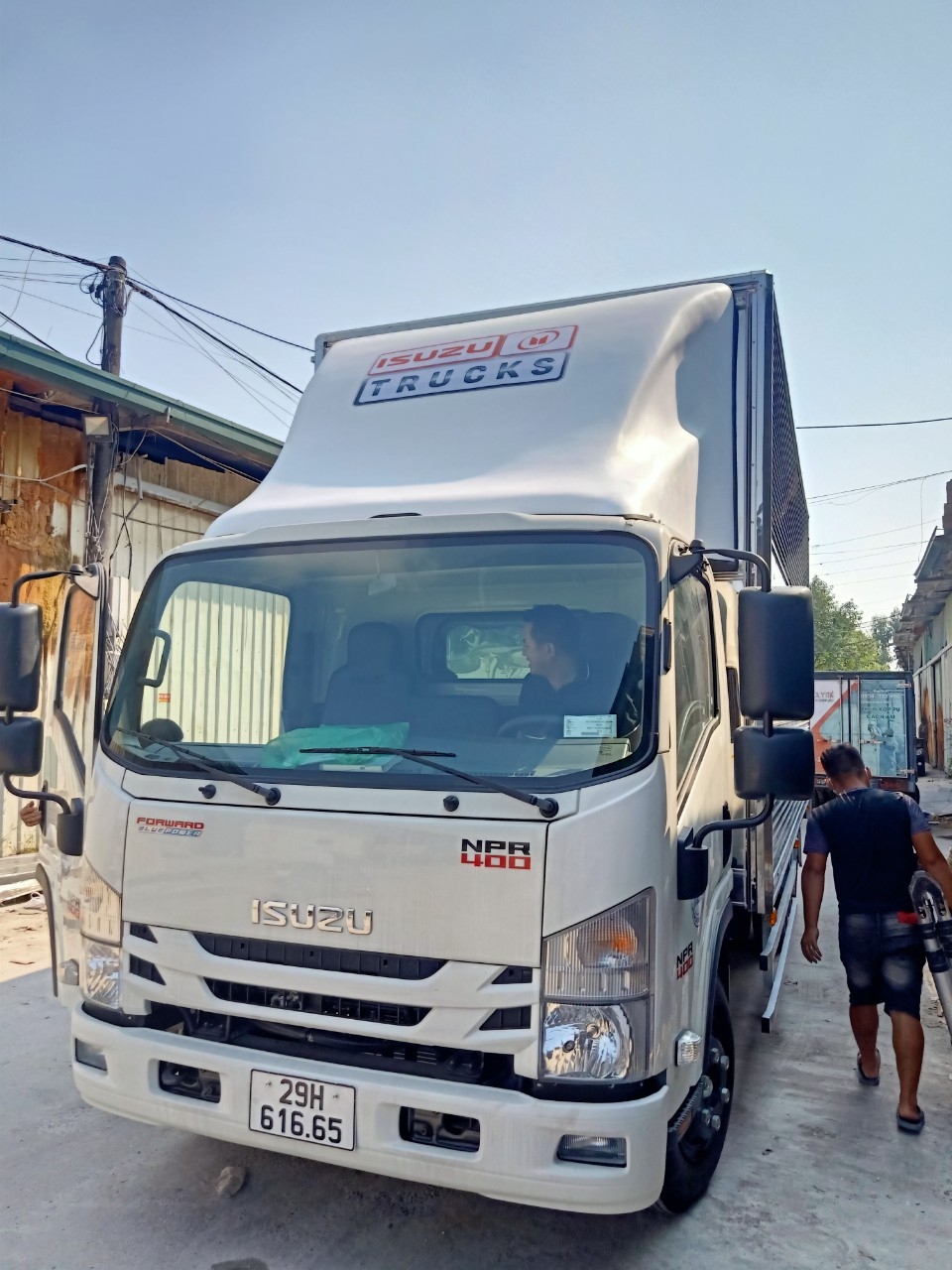 Mui gió cao Isuzu NPNQ