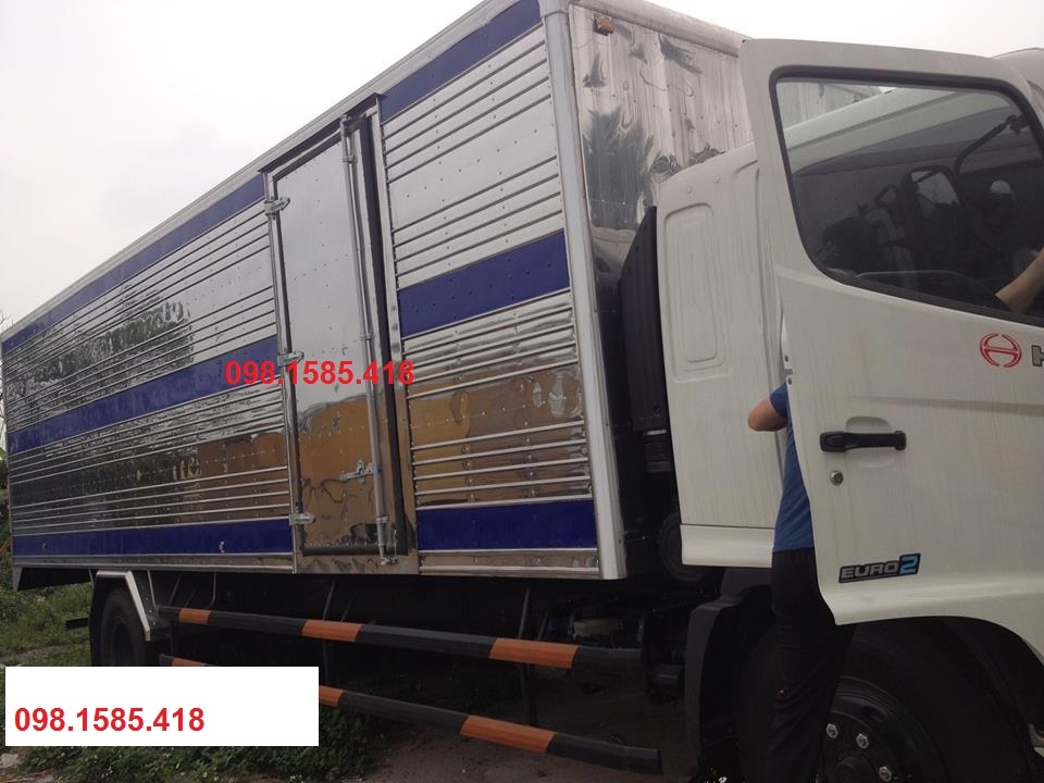 Xe Hino FG8JPSB thùng kín dài 7.2m, tải 8 tấn 